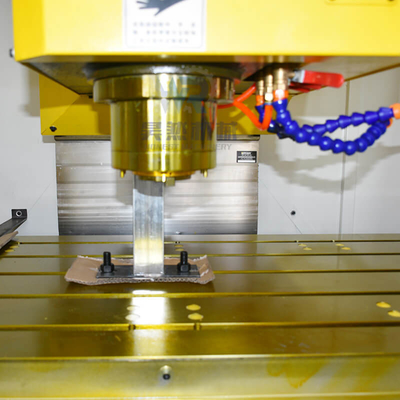 مرکز ماشینکاری افقی کوچک 4axis مرکز فرز عمودی CNC Vmc1370